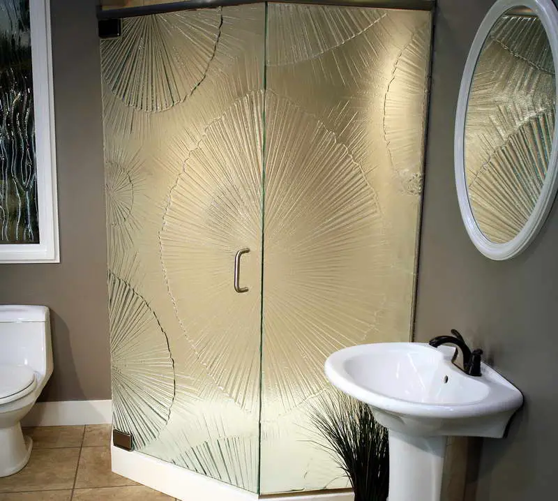 15 Decorative Glass Shower Doors Designs For A Bathroom